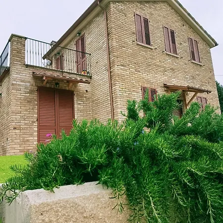 לינה וארוחת בוקר Casale Parvil מונטפרנדונה