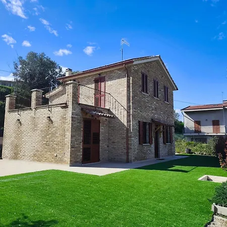 Casale Parvil מונטפרנדונה